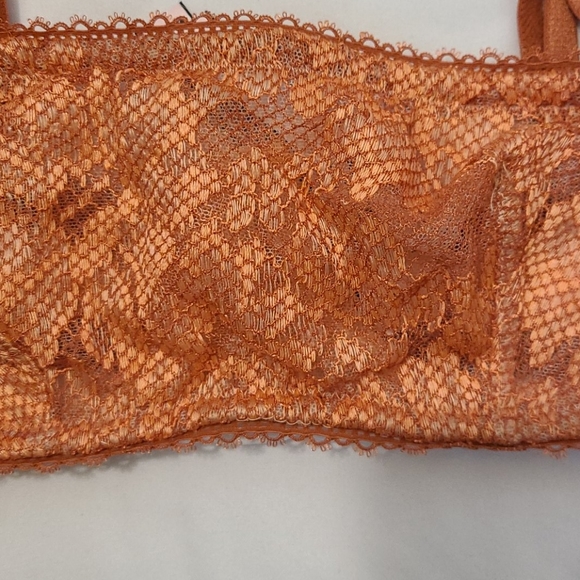 BUY 1 GET 1 FREE VICTORIA SECRET STRAPLESS BRA - Picture 3 of 10